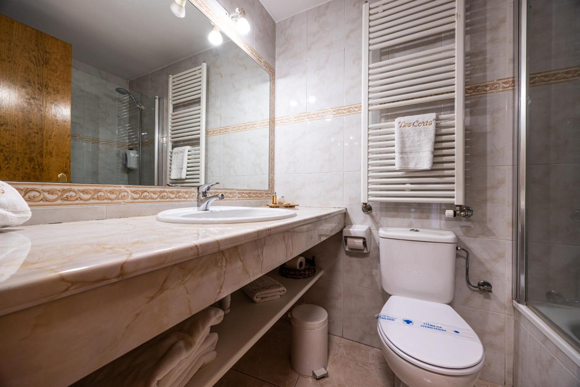 Aparthotel Les Corts Llívia Kültér fotó